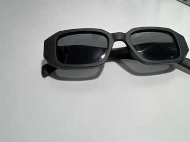черные очки: Prada