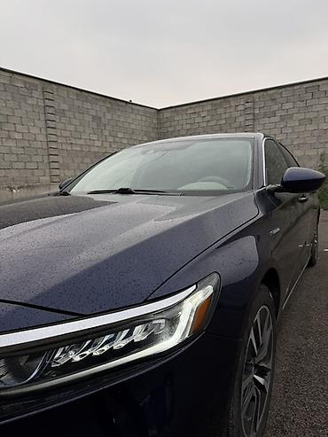 140 500: Honda Accord: 2018 г., 2 л, Вариатор, Гибрид, Седан — 4