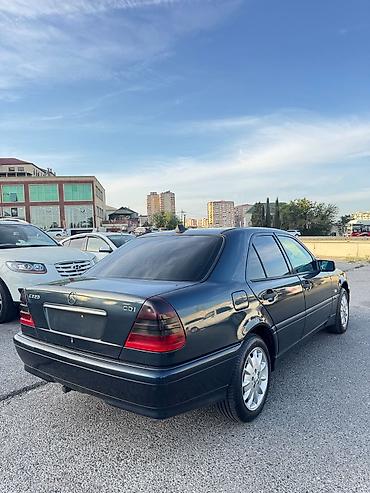10000 mercedes: Mercedes-Benz 220: 2.2 l | 1999 il Sedan — 10