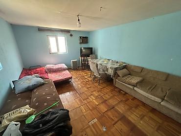 Продажа коммерческой недвижимости: Həyətyanı sahədə yerləşən tikili kompleksi təqdim olunur. Ərazidə bir — 5