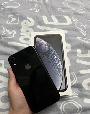 бушные телефоны: IPhone Xr, Колдонулган, 64 ГБ, Кара, Кулакчындар, Заряддоочу түзүлүш, Коргоочу айнек, 79 %