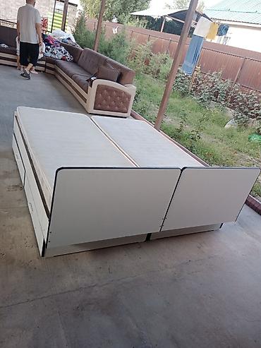 study table: Спальный кровать 
Состояние - жакшы
Экоосу Бир 10000 — 2