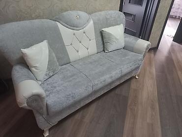 gül salonu: Mebel dəsti – 3 nəfərlik divan və 2 ədəd kreslo,Selieqelidir,yeniden — 3