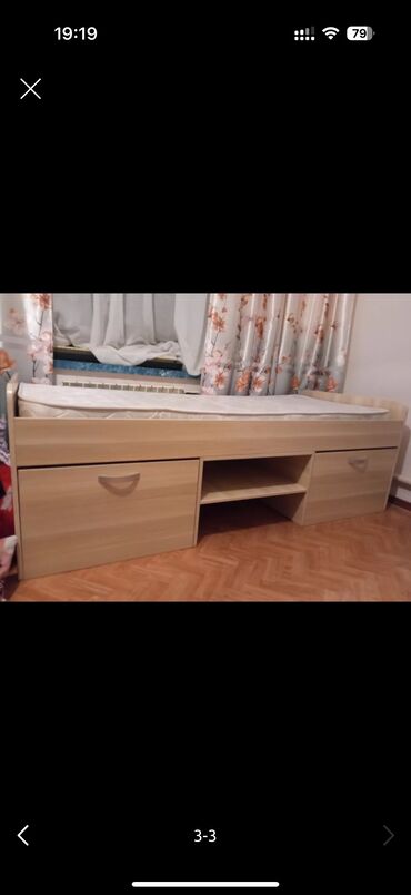 мебель для магазина одежды: Односпальная кровать, Б/у, С матрасом, Другой материал, длина - 200 см