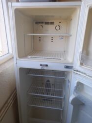 quzu eti: İki kameralı məişət soyuducusu - Üst hissədə ayrıca dondurucu bölmə