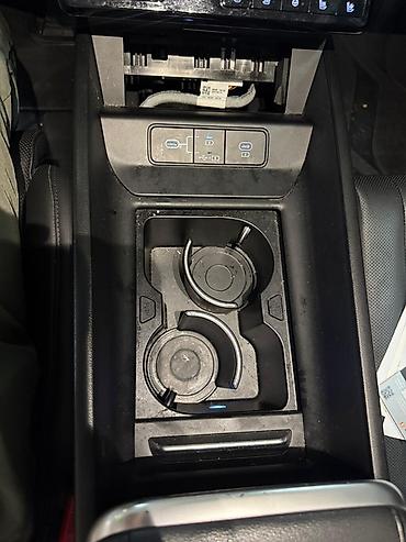 стабил: Hyundai Grandeur: 2022 г., Седан — 10