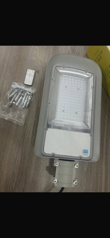 Солнечные прожекторы: Солнечный прожектор на улице снаружи есть и на помещении с фабрика — 10