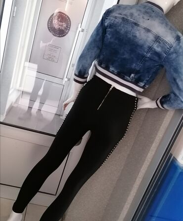 Ostale jakne, kaputi, prsluci: Predivna teksas jakna
Vel S
Kao nova
Uvoz Turska — 3