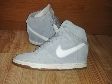 Women's Sneakers and athletic shoes: 39 — 8