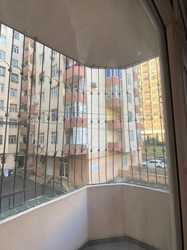 Uzunmüddətli kirayə mənzillər: Mənzilin təsviri: - Geniş, işıqlı zal və mətbəx-studiya planı. Zal — 4