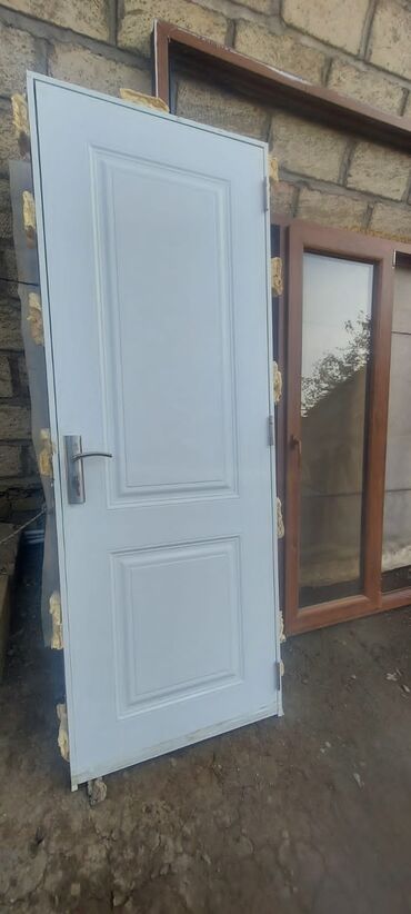 Otaq qapıları: 8 eded var 110 m biri 90 x 206 da var 80 x 206 da nalicnik herseyi