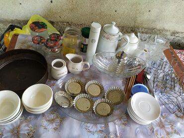 посуда пластиковая: Продам посуду. б/у в хорошем состоянии 1.пиалки 2.чайники 3
