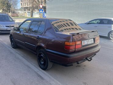 Volkswagen: Volkswagen Vento: 1993 г., 1.8 л, Механика, Бензин, Седан