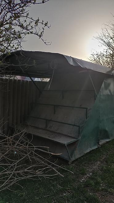 Другое оборудование для бизнеса: Продаю два магазинчика,зелёный овощной,а белый простой,цена за каждый — 9