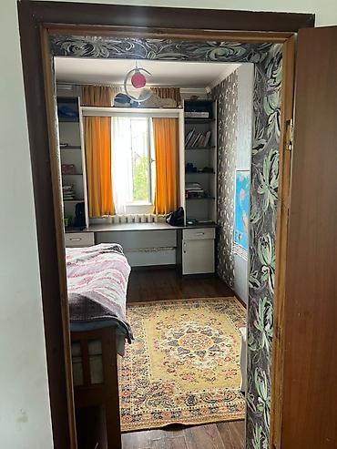 Продажа коттеджей и домов: Продается дом с просторным двором и хозяйственными постройками. - — 18