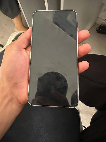 Samsung Galaxy S22 — компактный флагман с тройной камерой. Основные