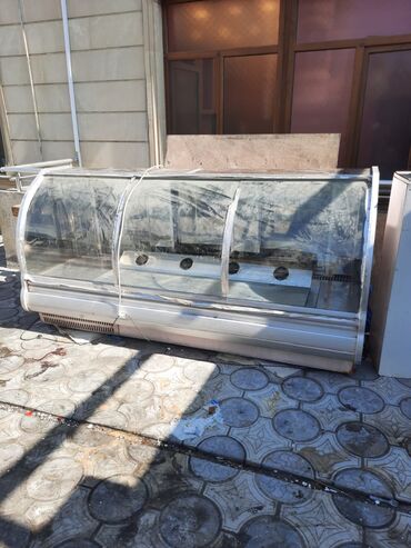 vitrin soyuducular: Vitrin soyuducu satilir 400azn. Uz 2.50m. Unvan xalqlar m 8122 Nigaz