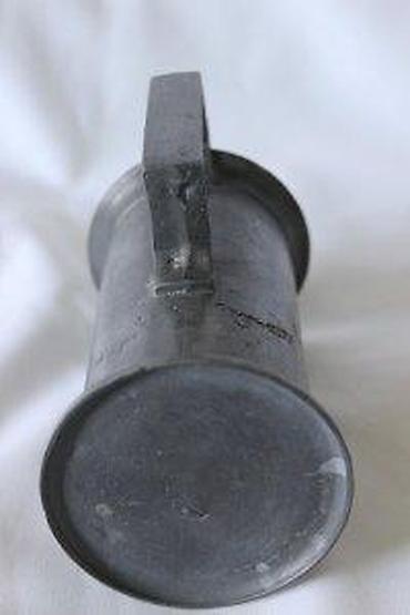 Staro posuđe i escajg: STARA LIVENA KRIGLA SA ŽIGOM | Stara masivna livena krigla sa žigom — 9