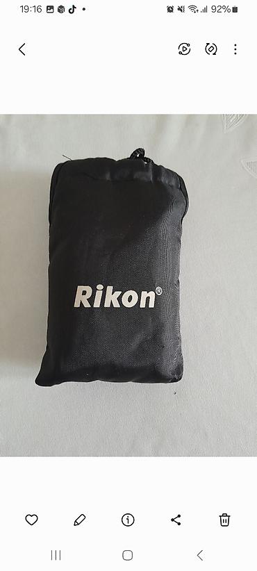 sony a7 lll: Rikon V-88 optik linzalı kompakt fotoaparat. Model üzərində “V-88 — 4