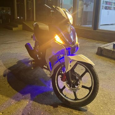 ucuz mapetlər: Sport üslublu şəhər motosikleti - Korpus: mavi-ağ rəng kombinasyonu