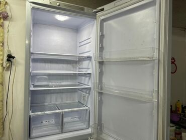 холодильник беко: Двухкамерный холодильник с нижней морозильной камерой - Цвет: белый -