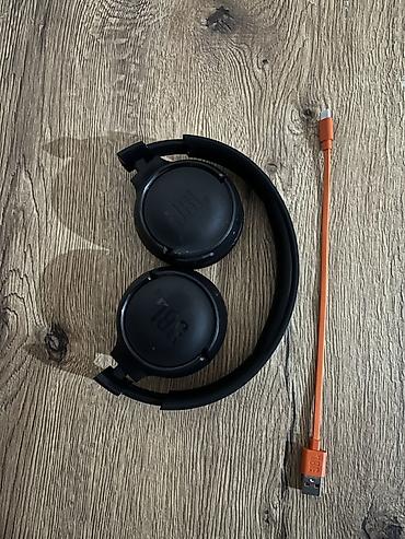 JBL simsiz qulaqlıq - Rəng: qara - Üstündə JBL loqolu on-ear (qulağın