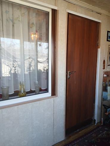 Продажа полдома: Продам пол дома,в доме на два хозяина. Отдельный двор. Площадь 92кв.м — 4