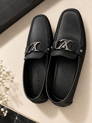 louis vuitton kabro: Klassik kişinin mokasin ayaqqabısı – Louis Vuitton dizaynı - Rəng — 1