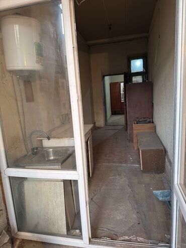 дом 1 комнатный: 1 бөлмө, Кыймылсыз мүлк агенттиги, Чогуу жашоосу жок, Жарым -жартылай эмереги бар
