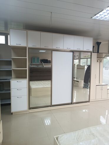lalafo dolablar: Kupe, 3 qapılı Düz dolab, Dəhliz dolabı, İtaliya