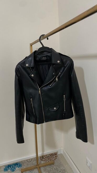 женские зимние кожаные куртки: Пуховик, M (EU 38), L (EU 40)