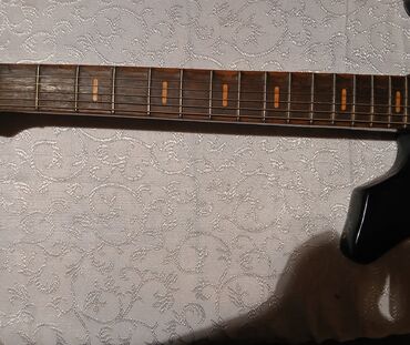 yeni paltaryuyan: Remisin gitarasinandir.1simi yoxdur