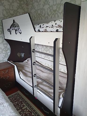 bunk bed: Двухъярусная детская кровать с декоративными вырезами в виде дельфина — 2