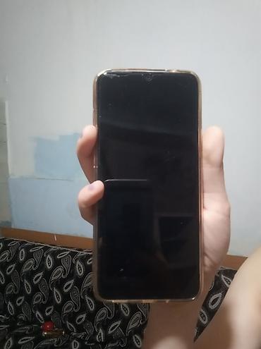 htc u play: Smartfon – bənövşəyi rəngli, üç kameralı modul təcili satılır - Arxa — 2