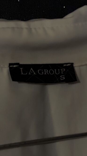 Köynək və bluzalar: Ağ rəngli qadın köynəkləri – 2 ədəd qisa olan butikden 59 azn alinin — 4