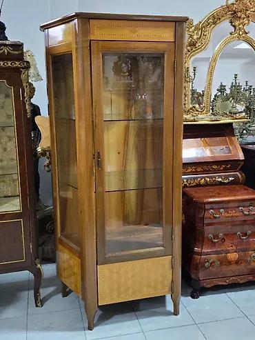 100cm: Stilska vitrina – Vitrina u dobrom stanju 🌟 Dimenzije vitrine — 4