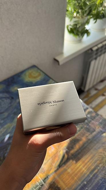 кейс для косметики: Металлический картхолдер Maison Margiela Paris - Компактный футляр — 1
