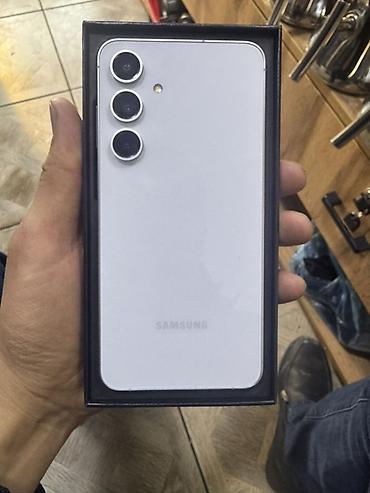 Samsung: Samsung Galaxy S24 FE, цвет - Белый — 3