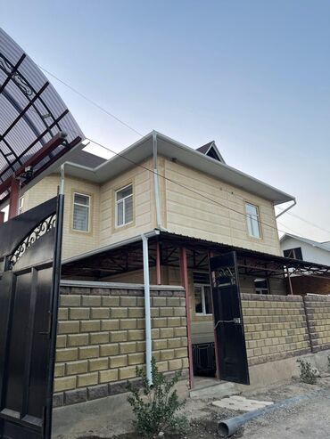 Продажа домов: Продаётся двухэтажный дом с благоустроенным двором и большим навесом — 15