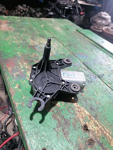 Car Electrical Components: Motorić zadnjeg brisača – Fiat Grande Punto Opis: - Motor pogona — 1