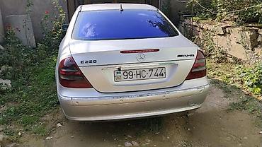 mersedes 208d: Mercedes-Benz E 220: 2.2 l | 2003 il Sedan — 4