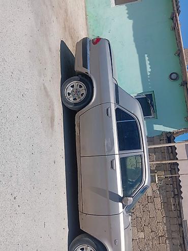 mersedes qapi: GAZ Volga 3110 sedan - Kuzov: 4 qapılı sedan, bej rəng - Mühərrik — 1