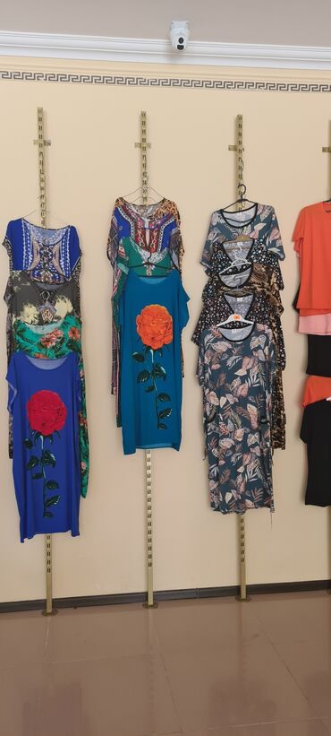 Digər üst geyimləri: Mağaza vitrinindən kişi və qadın geyimləri kolleksiyası - Kişi — 4