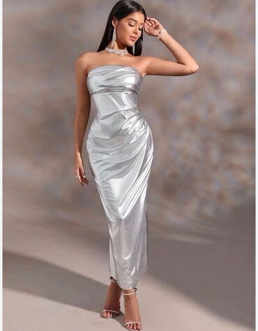 женские серебряные серьги: Gümüşü rəngdə, parlaq effektli, strapless axşam paltarı. Düz kəsimli