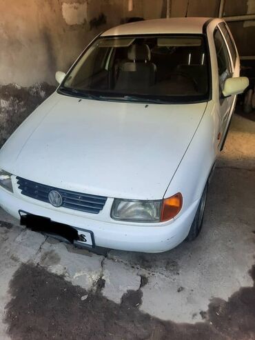 фольсваген жук: Автомобиль Volkswagen Polo белого цвета. Машина не на ходу, требуется