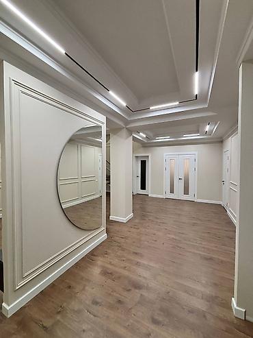 Фасадные работы: Современный двухэтажный дом в классическом стиле с подсветкой фасада и — 10