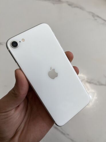 Apple iPhone: IPhone SE 2020, Новый, 128 ГБ, Белый, Чехол, 80 %
