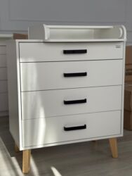 столы и тумбы: Комод GALL — стиль и удобство для заботливых родителей! Практичный и