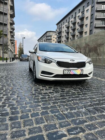 Kia: Kia Forte sedan – ağ rəng, şəhər və uzun yol üçün rahat və qənaətcil — 16