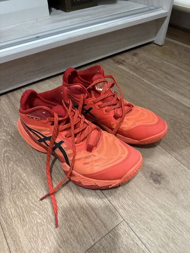 аквашузы купить бишкек: Эркектердин кроссовкасы, 39, Asics, Колдонулган, түсү - Кызыл
